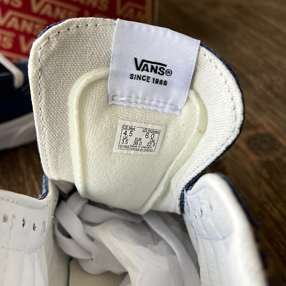 Vans Sk8-Hi Southwestern/Aztec print material. Blue, white & red. Women’s 6. NWT - Picture 6 of 14